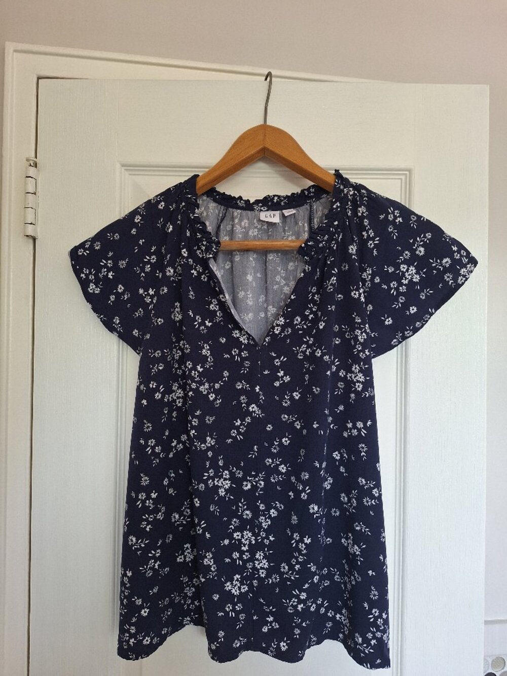 GAP Splitneck Top Navy Floral
